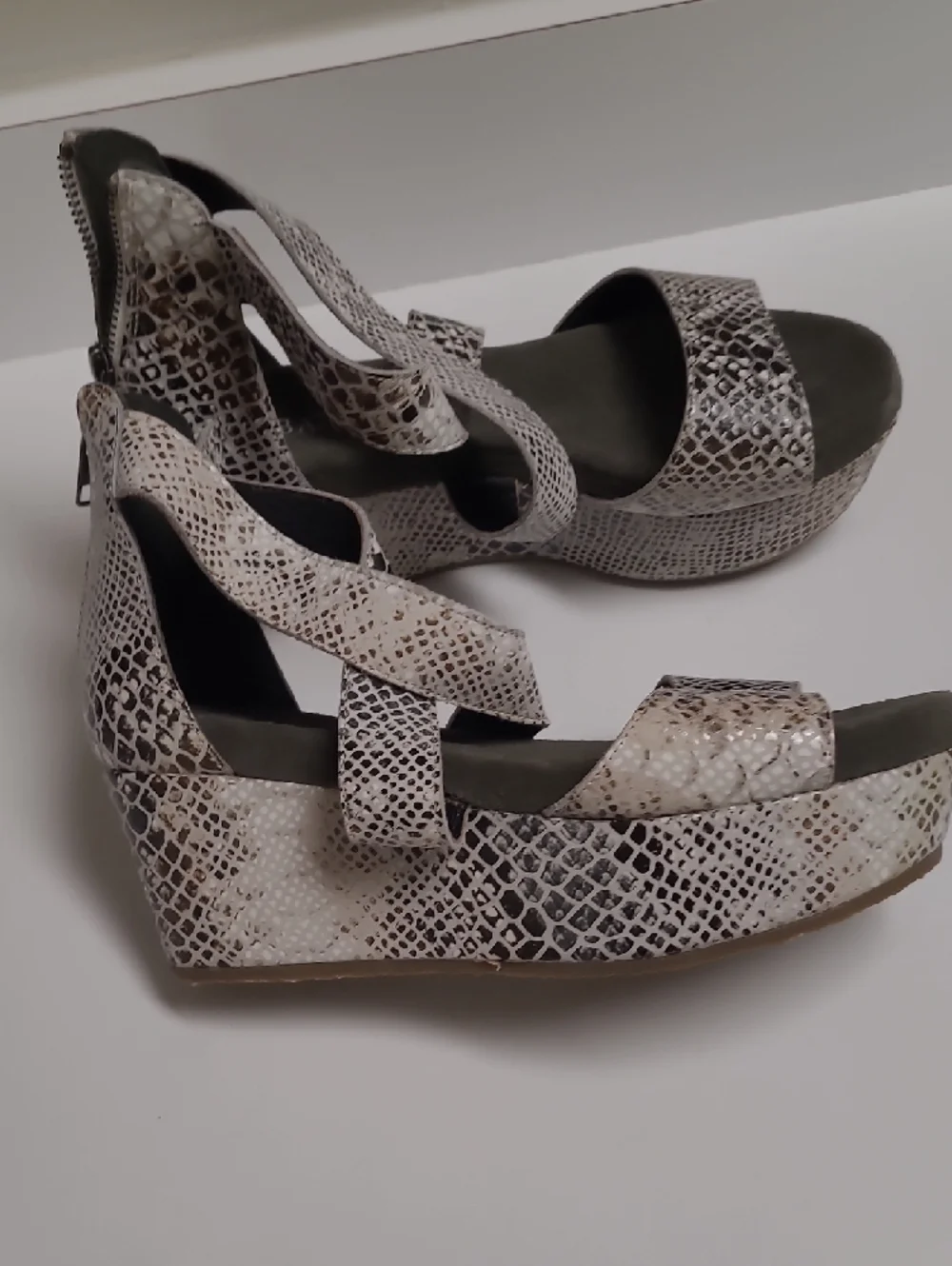 Diba True Women's Snake-Print Platform Sandals - Gray/White/Brown - Size 8.5